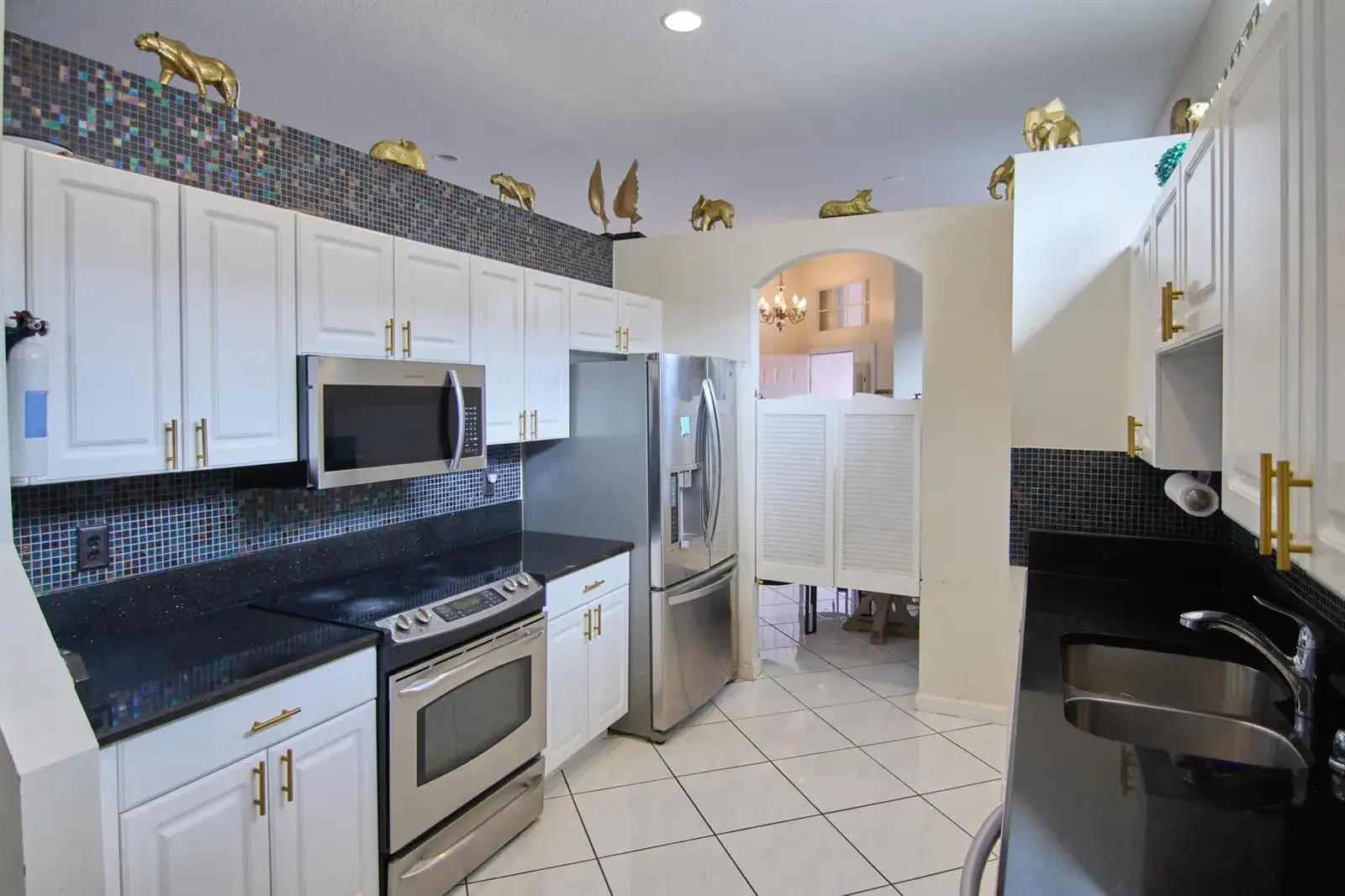2824 Waters Edge Circle, FL 33413 photo 3