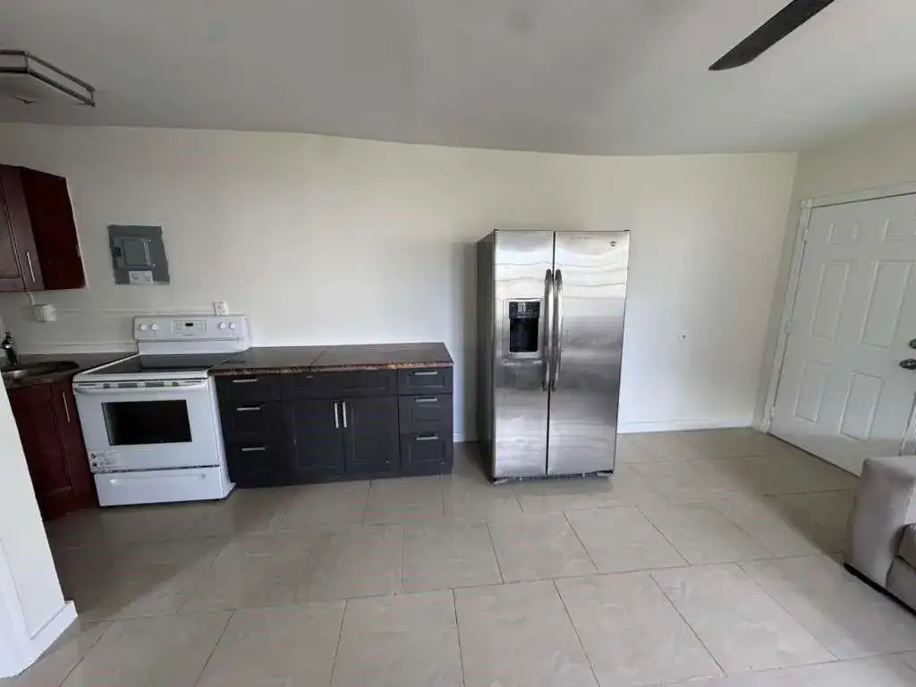 1042 Foster Road, Hallandale Beach FL 33009 photo 4