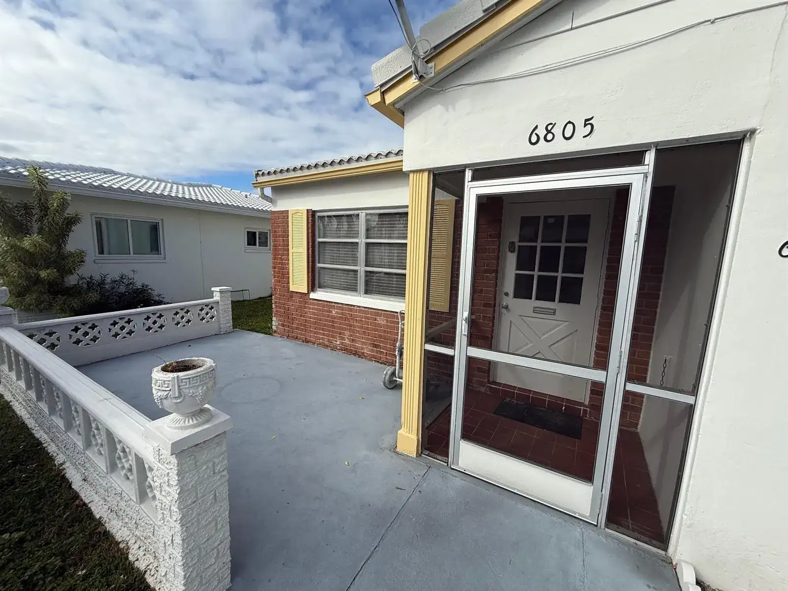 6805 NW 75th Drive, Tamarac FL 33321 photo 2