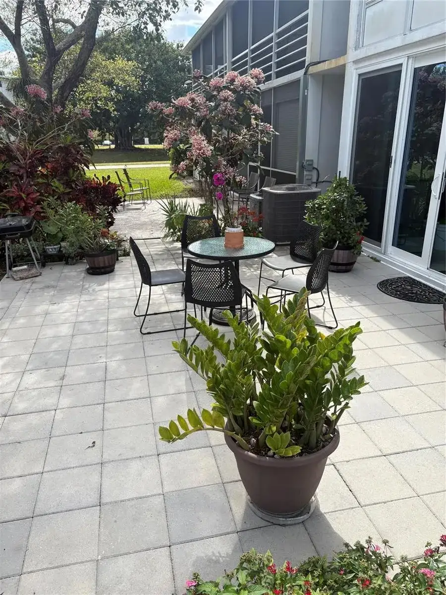 211 N Oakridge # 211, Deerfield Beach FL 33442 photo 5
