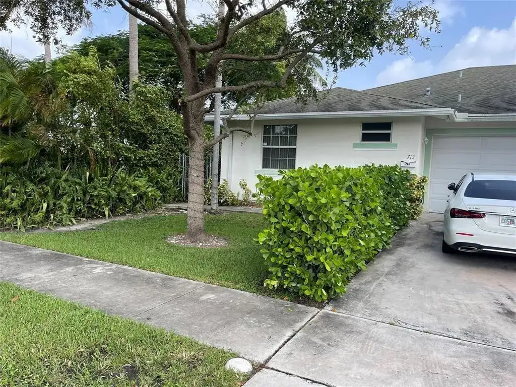 713 NE 4th Street, Hallandale Beach FL 33009 photo 2