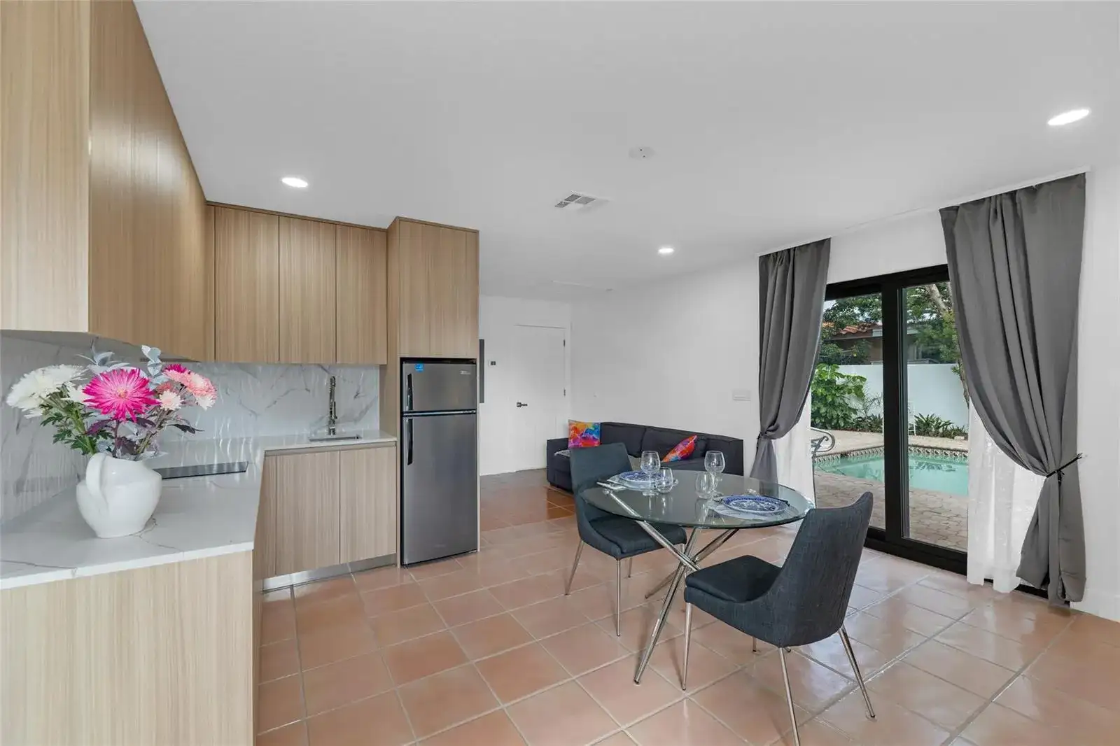 307 N Highland Drive, Hollywood FL 33021 photo 4