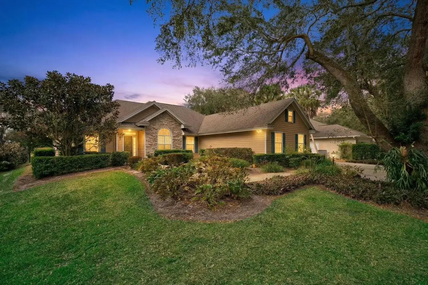 137 38TH Court, Vero Beach FL 32968 photo 2