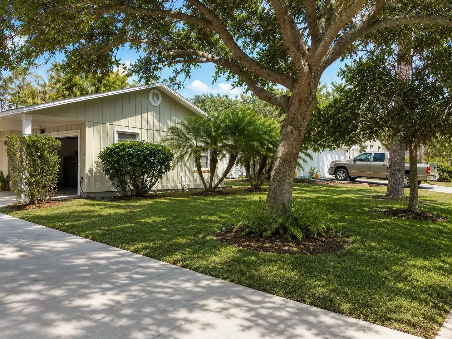 722 Wentworth Street, Sebastian FL 32958 photo 2