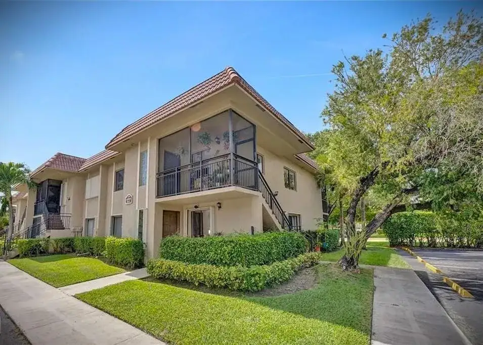 334 Lakeview Drive # 204, Weston FL 33326 photo 2