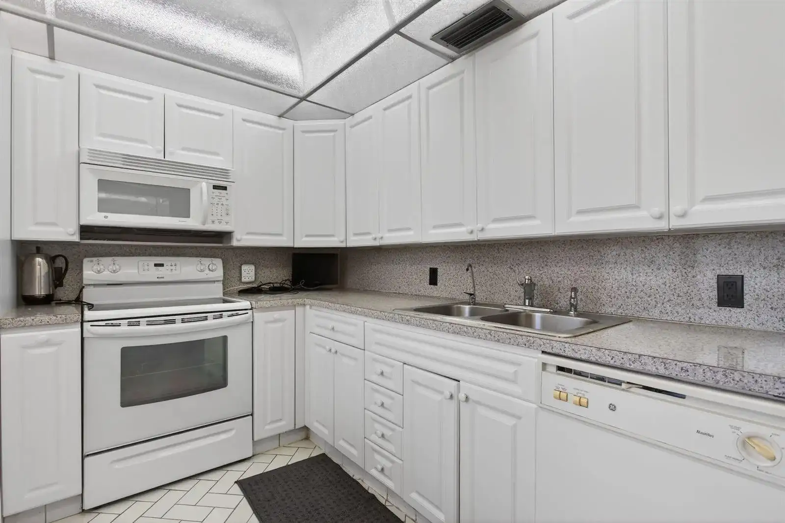 2403 Antigua Circle # B4, Coconut Creek FL 33066 photo 2