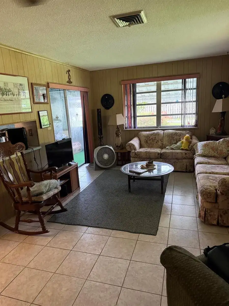 626 S Crescent Drive, Hollywood FL 33021 photo 3