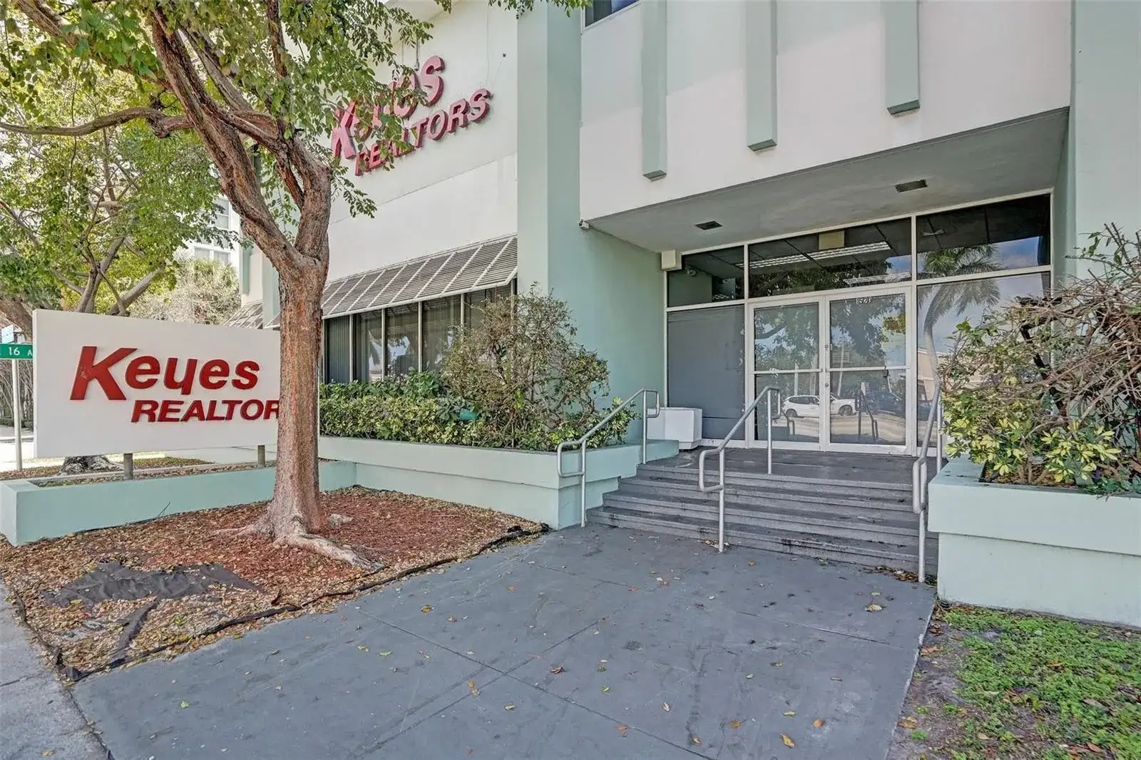 1520 E Sunrise, Fort Lauderdale FL 33304 photo 2