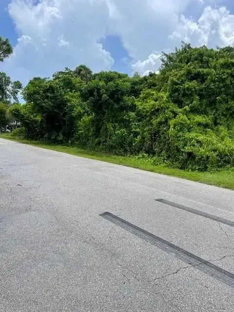 555 Sacramento Street, FL 33903 photo 2
