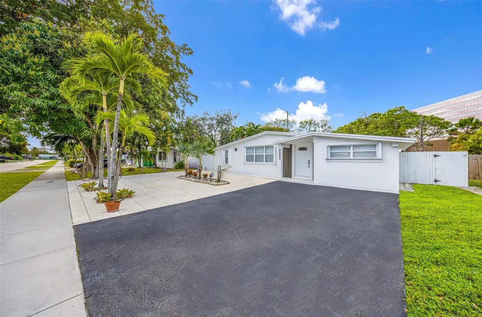 5921 NE 1st Avenue NE, Oakland Park FL 33334 photo 2