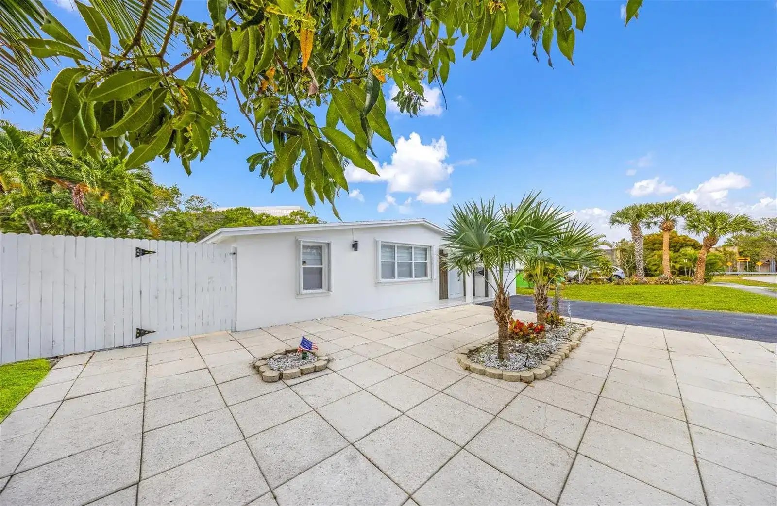 5921 NE 1st Avenue NE, Oakland Park FL 33334 photo 3