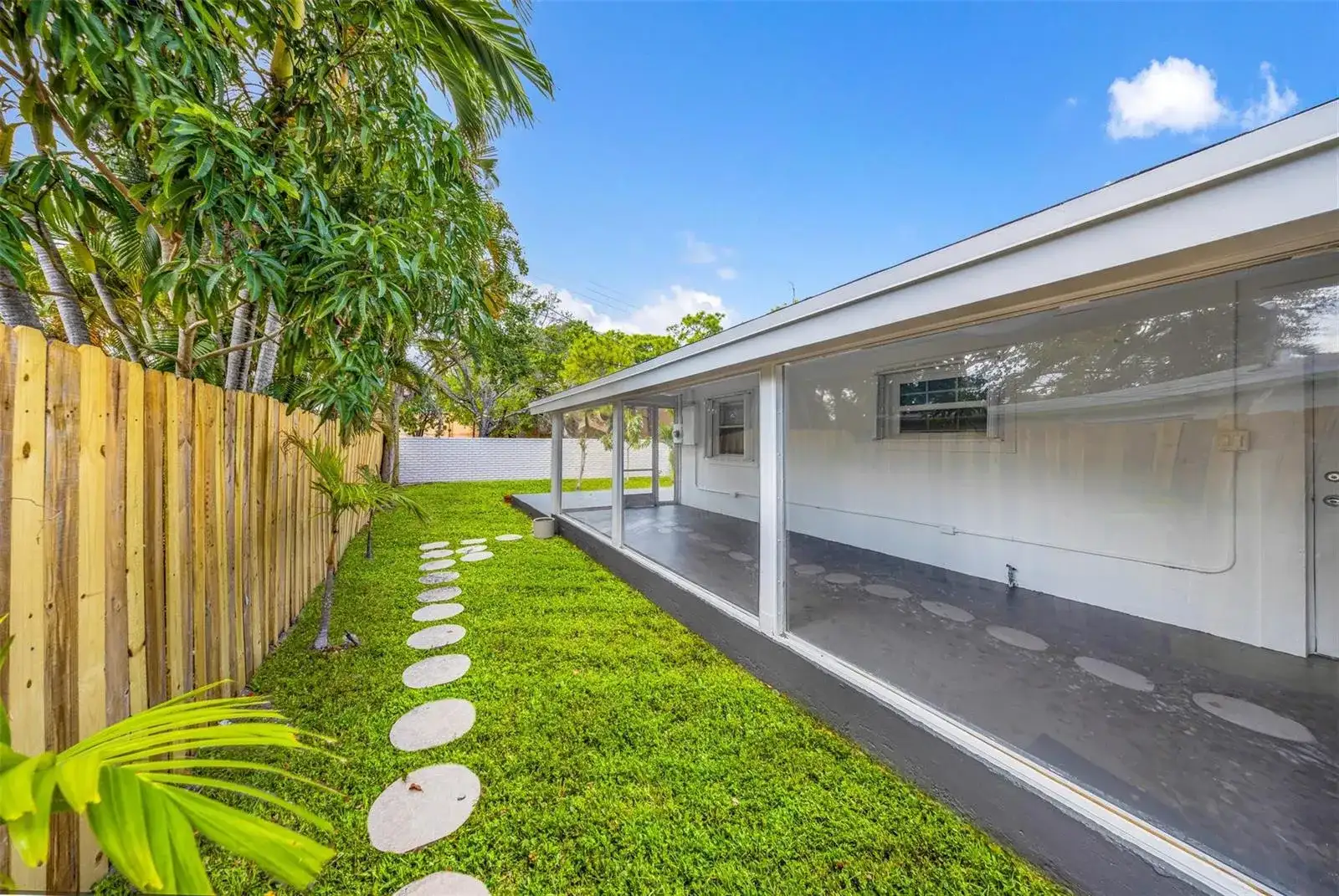 5921 NE 1st Avenue NE, Oakland Park FL 33334 photo 5