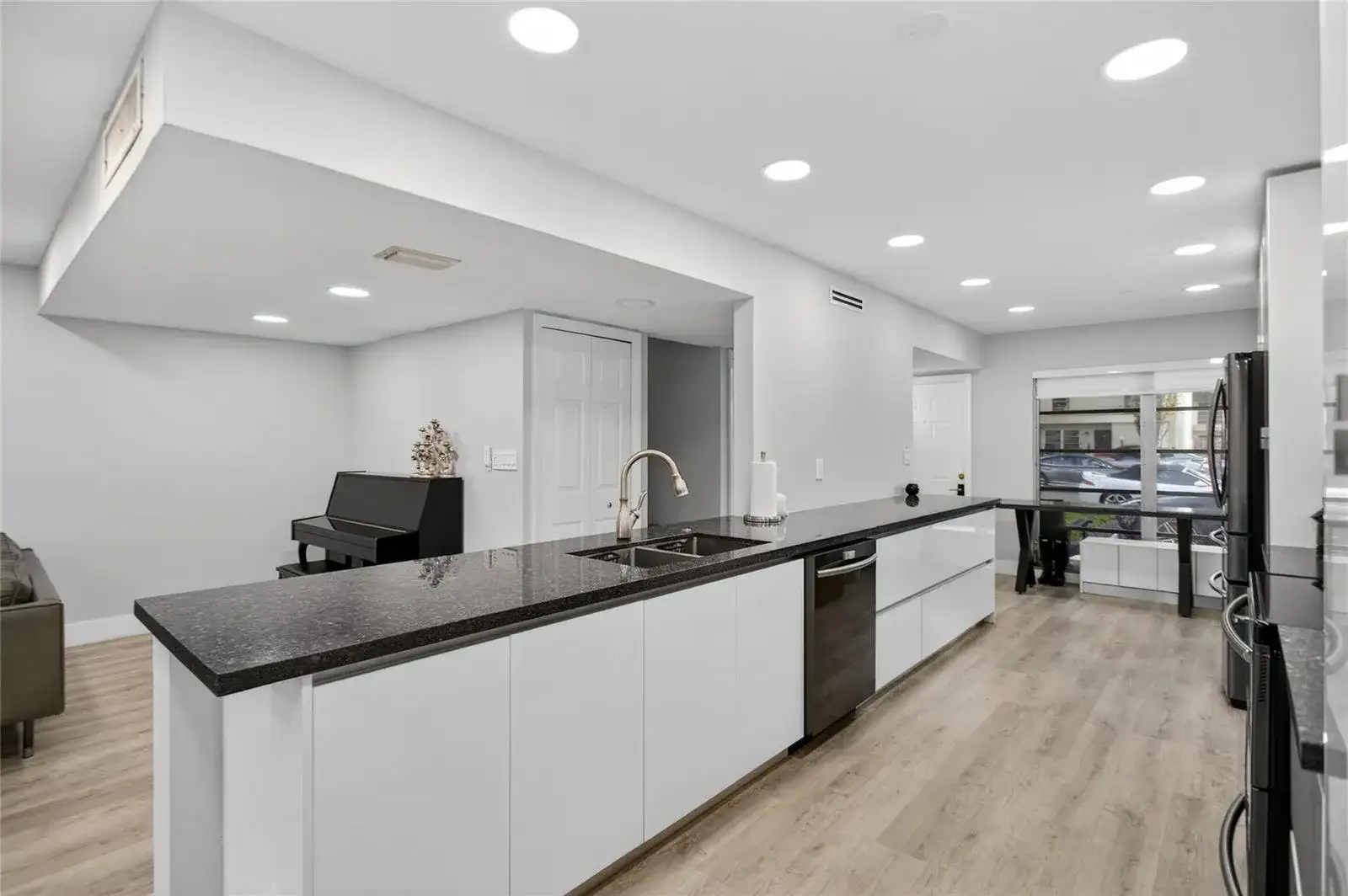 3331 Farragut Street # 8d, Hollywood FL 33021 photo 4