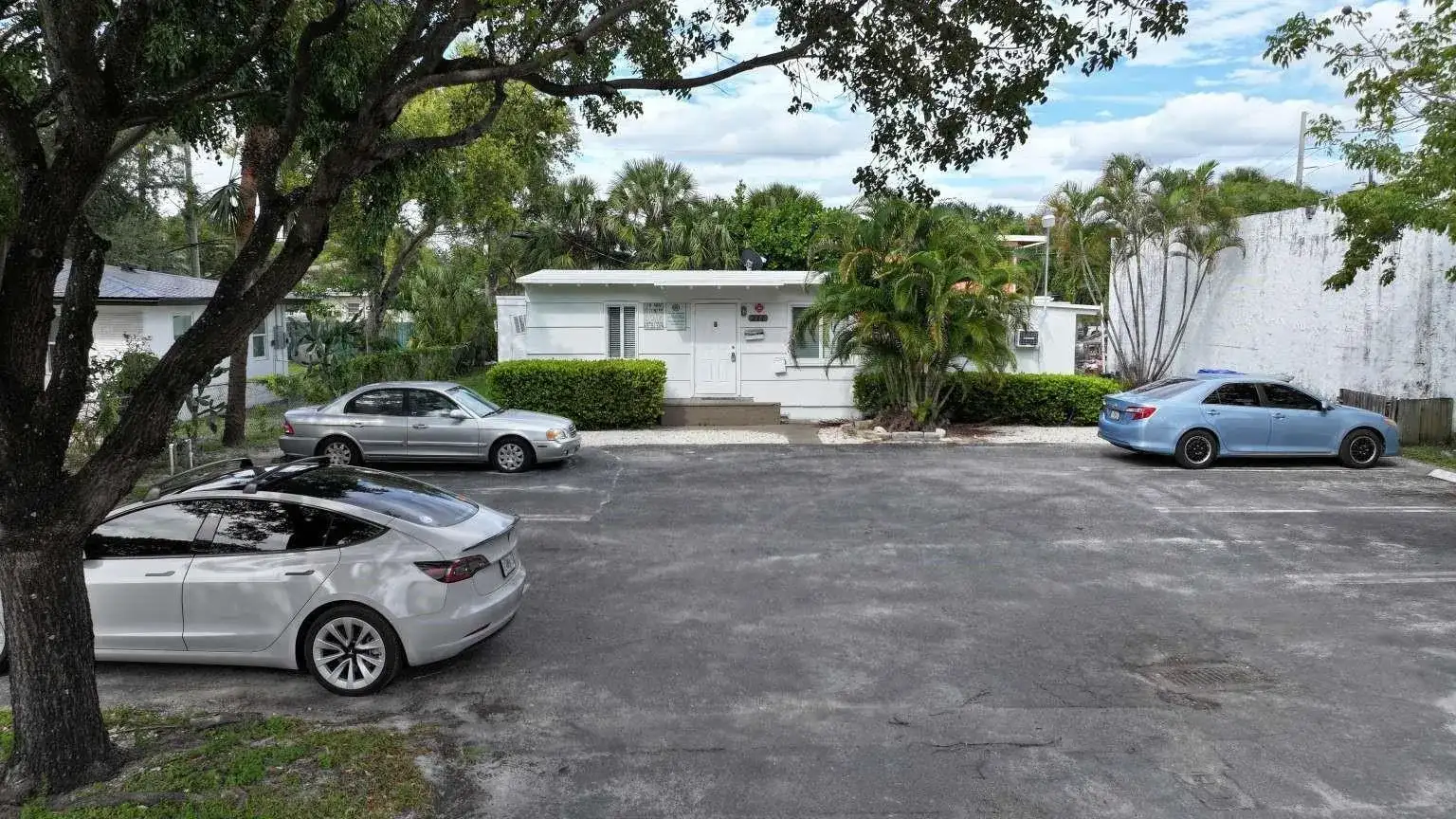 211 SW 2nd Court, Pompano Beach FL 33060 photo 2
