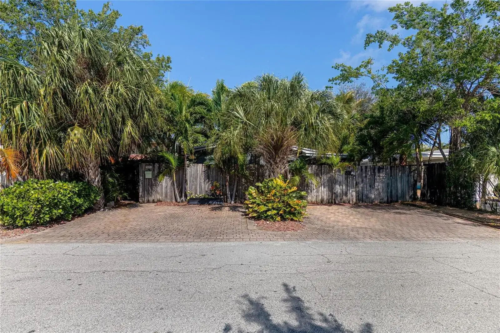 1009 NE 23rd Drive, Wilton Manors FL 33305 photo 2