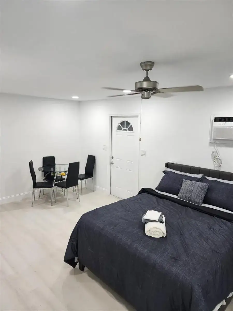 320 NW 4th Avenue # 4, Deerfield Beach FL 33441 photo 4