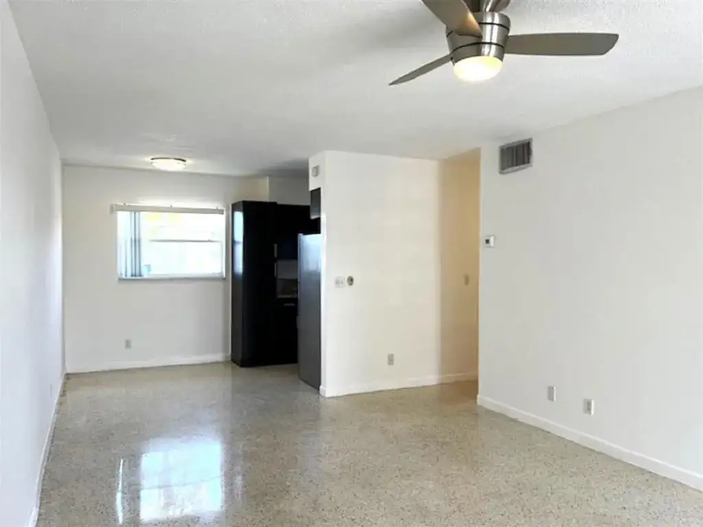 270 NE 40th Street # 26, Oakland Park FL 33334 photo 2