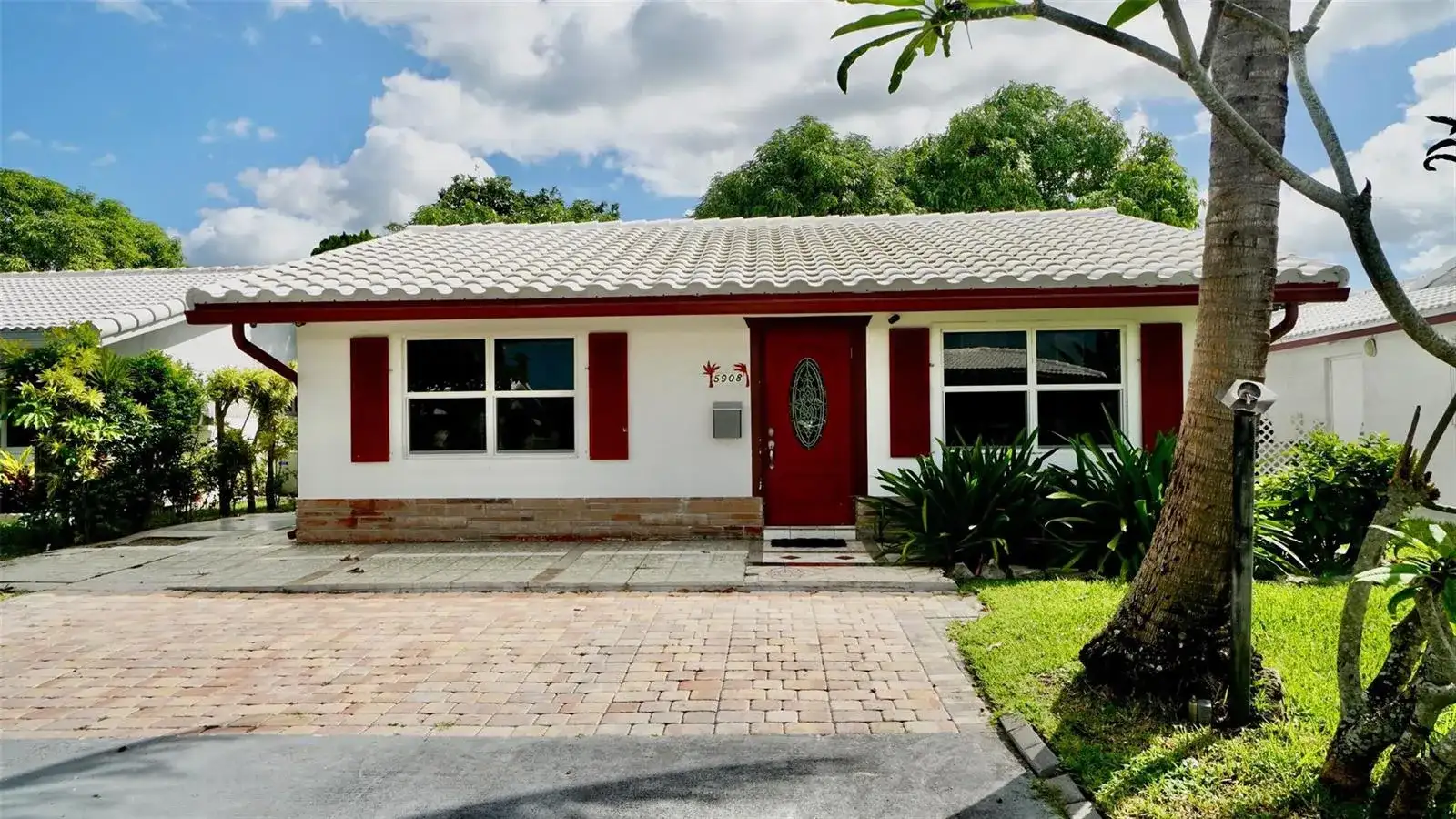 5908 NW 81st Avenue, Tamarac FL 33321 photo 3