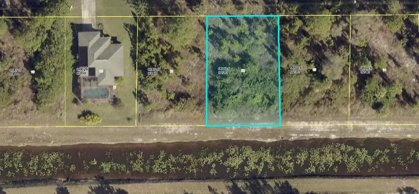 956 Candlelight Drive, Lehigh Acres FL 33974 photo 3
