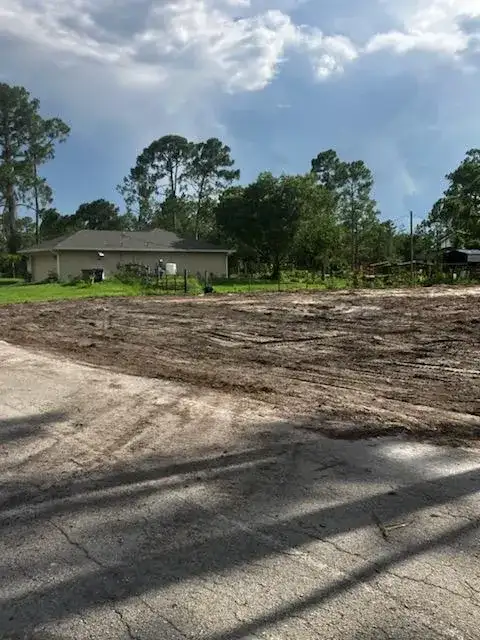 2309 Johns Avenue, FL 33920 photo 2