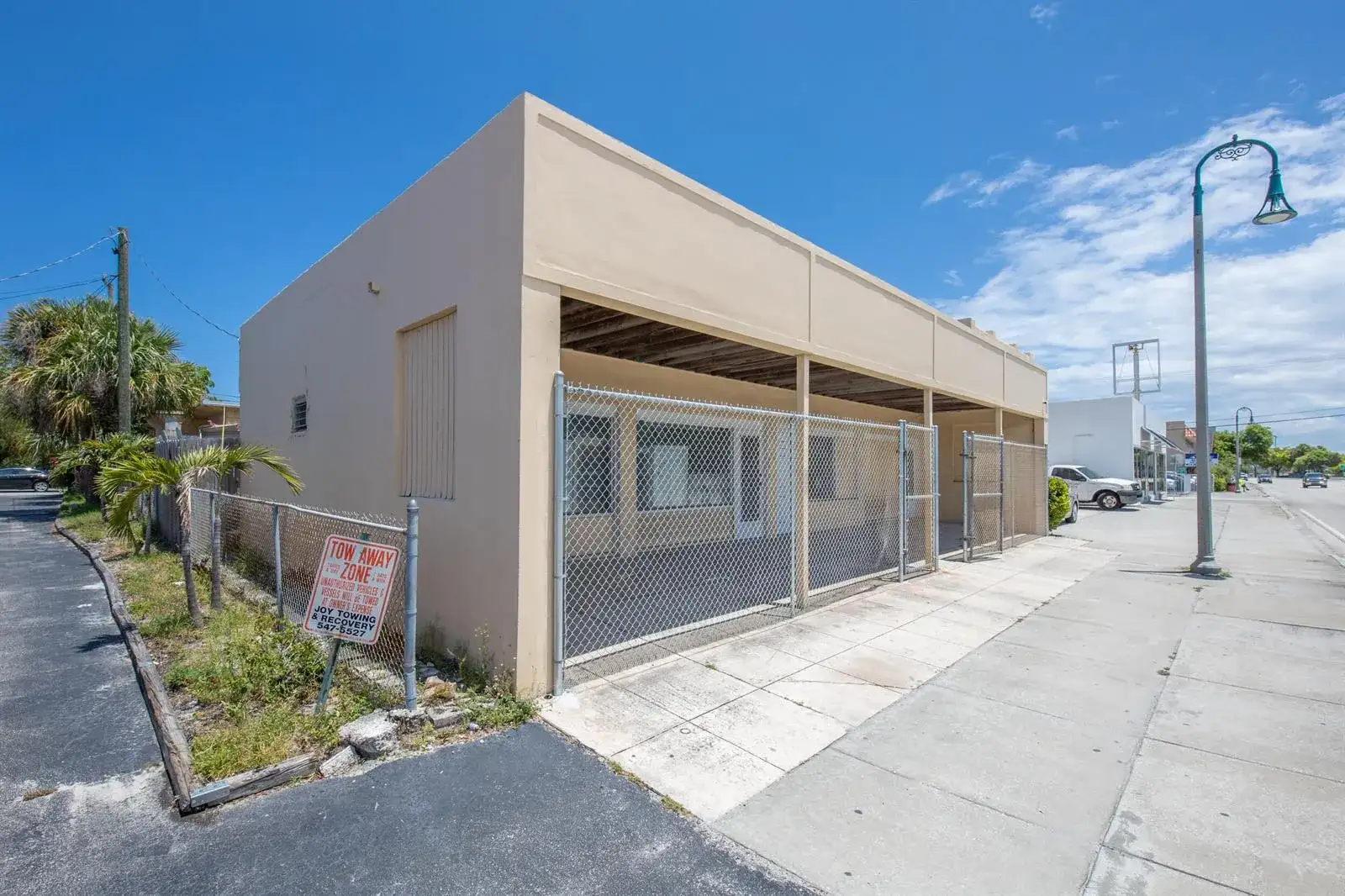 922 S Dixie Highway, FL 33460 photo 2