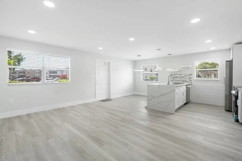 385 Flanders I, Delray Beach FL 33484 photo 3