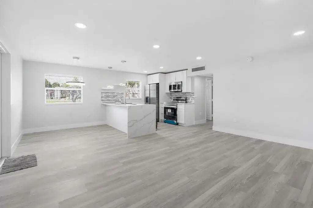 385 Flanders I, Delray Beach FL 33484 photo 4