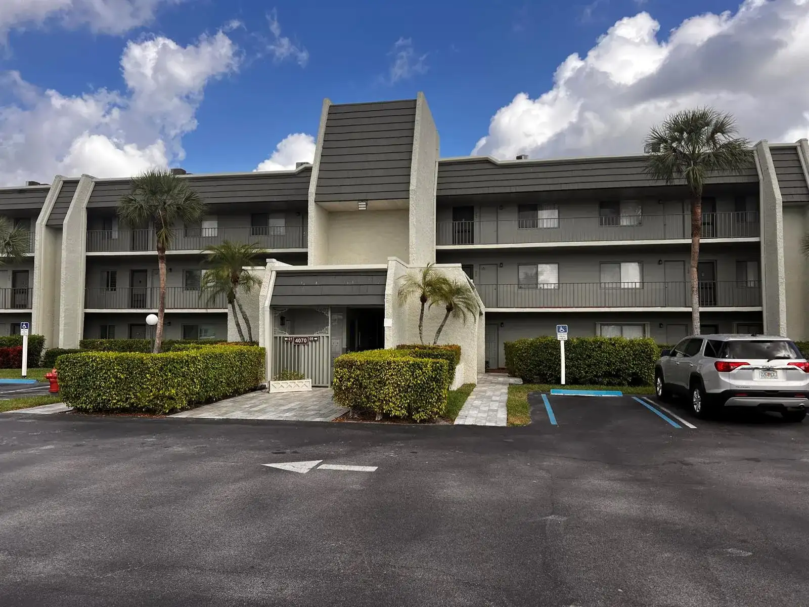 4070 Tivoli Court # 202, Lake Worth FL 33467 photo 2
