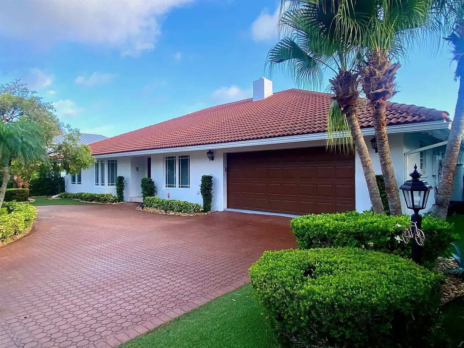 885 NE Mulberry Drive, Boca Raton FL 33487 photo 2