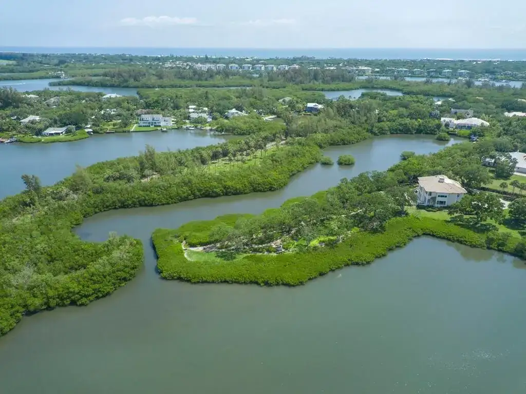 2660 Riverview Court, Vero Beach FL 32963 photo 2