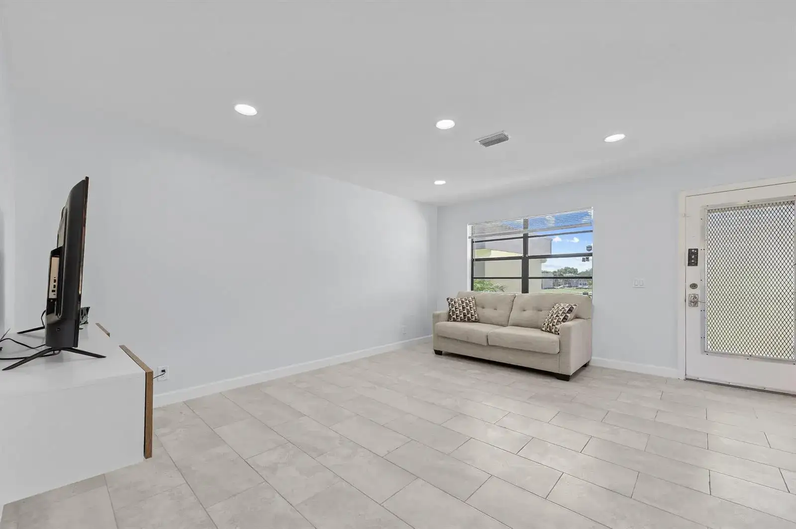 234 Capri E, Delray Beach FL 33484 photo 4