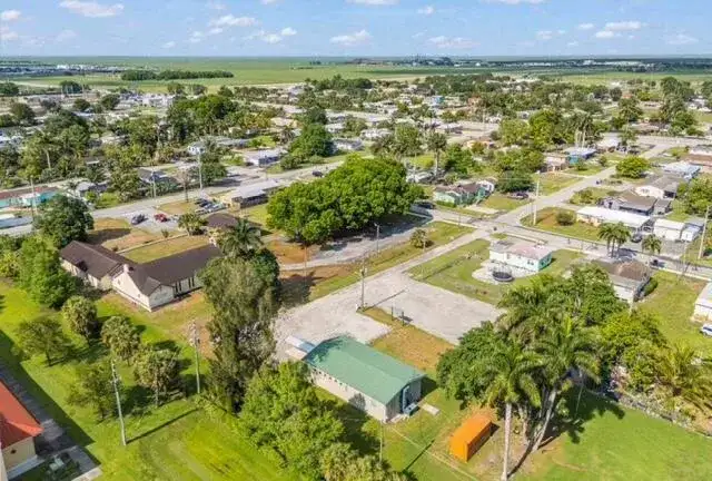 224 NW G Avenue, Belle Glade FL 33430 photo 2