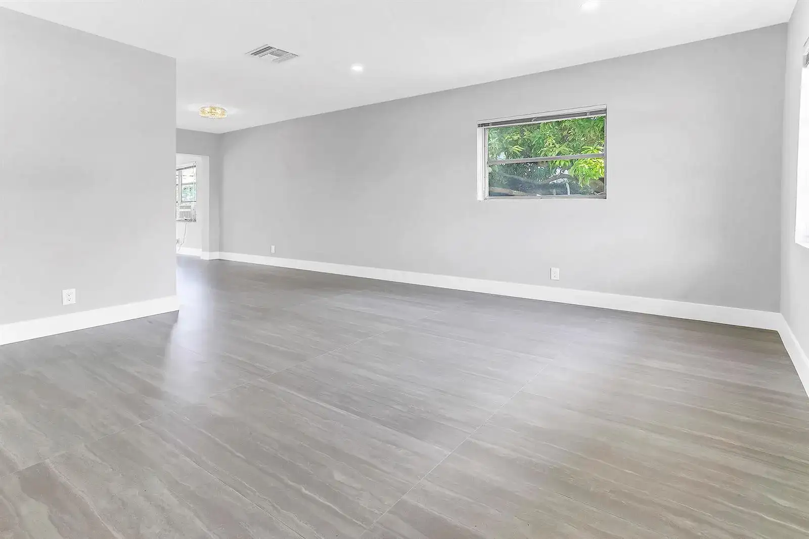 7609 NW 70 Avenue, Tamarac FL 33321 photo 2
