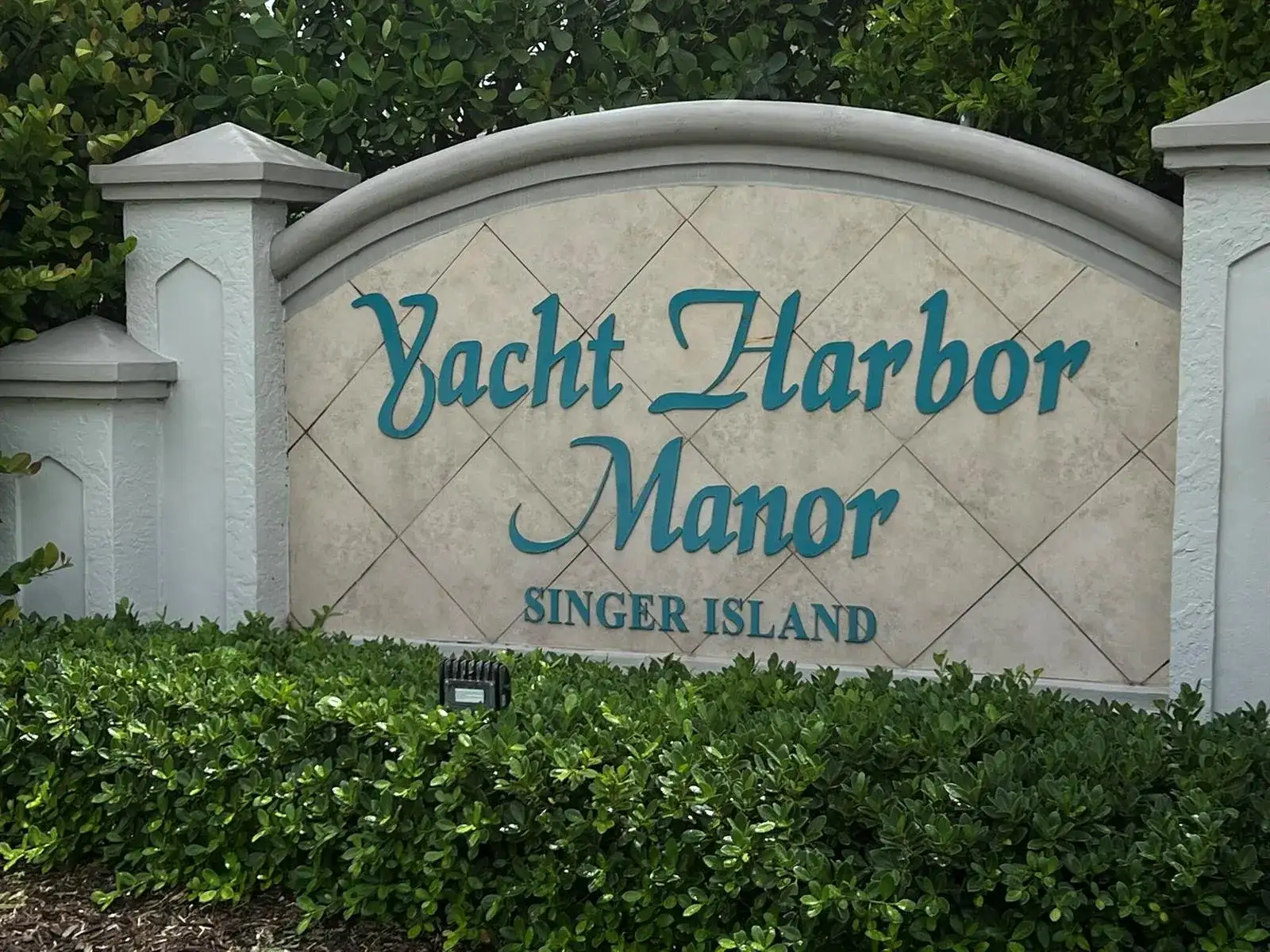 1260 Manor Drive, Riviera Beach FL 33404 photo 2