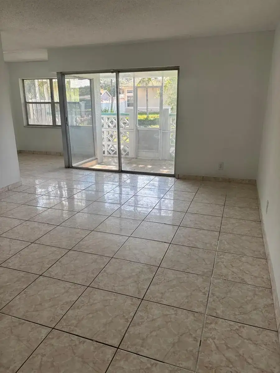 2075 NW 46th Avenue # I102, Lauderhill FL 33313 photo 2