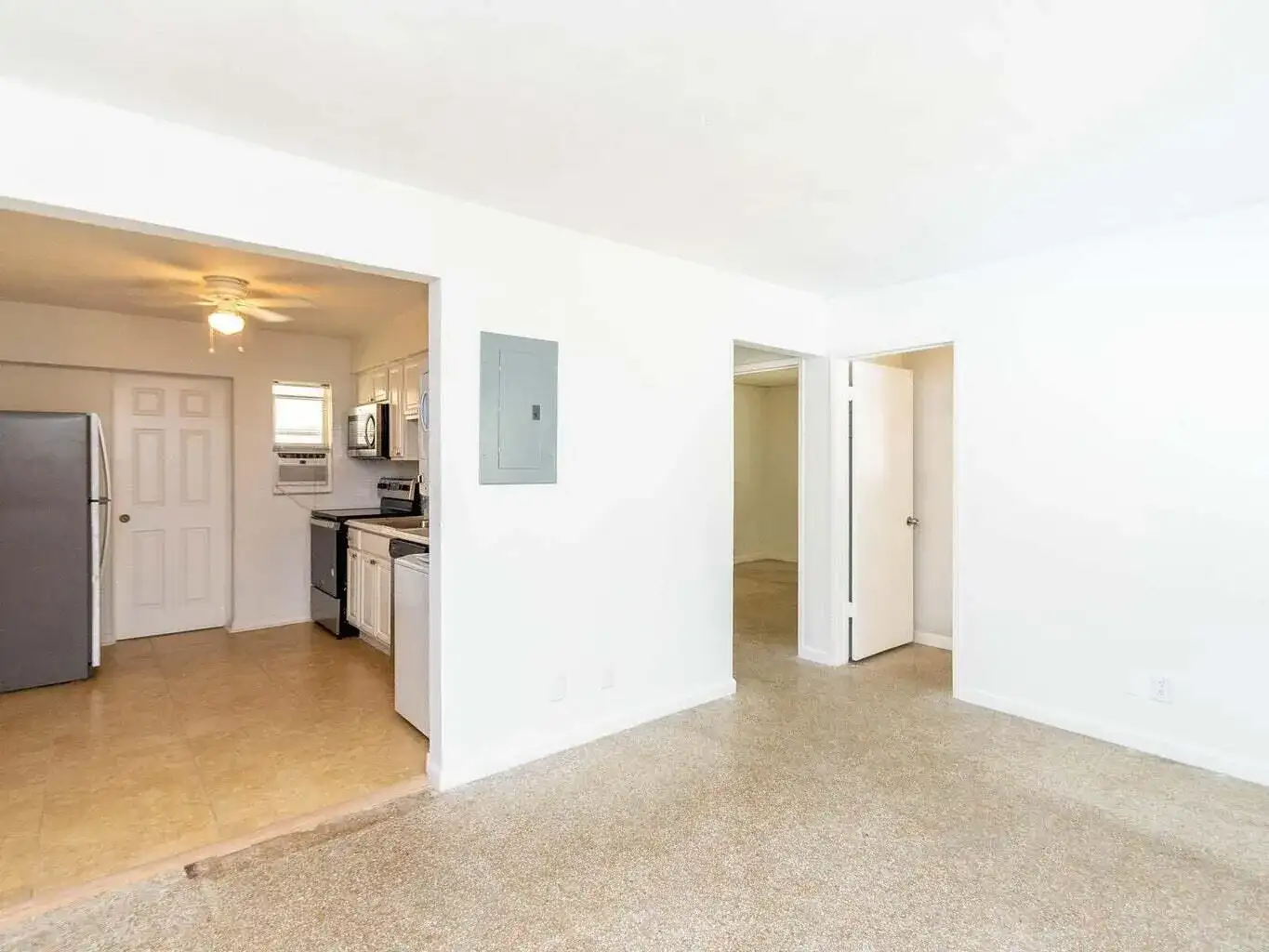 4230 NE 1st Terrace, Oakland Park FL 33334 photo 2