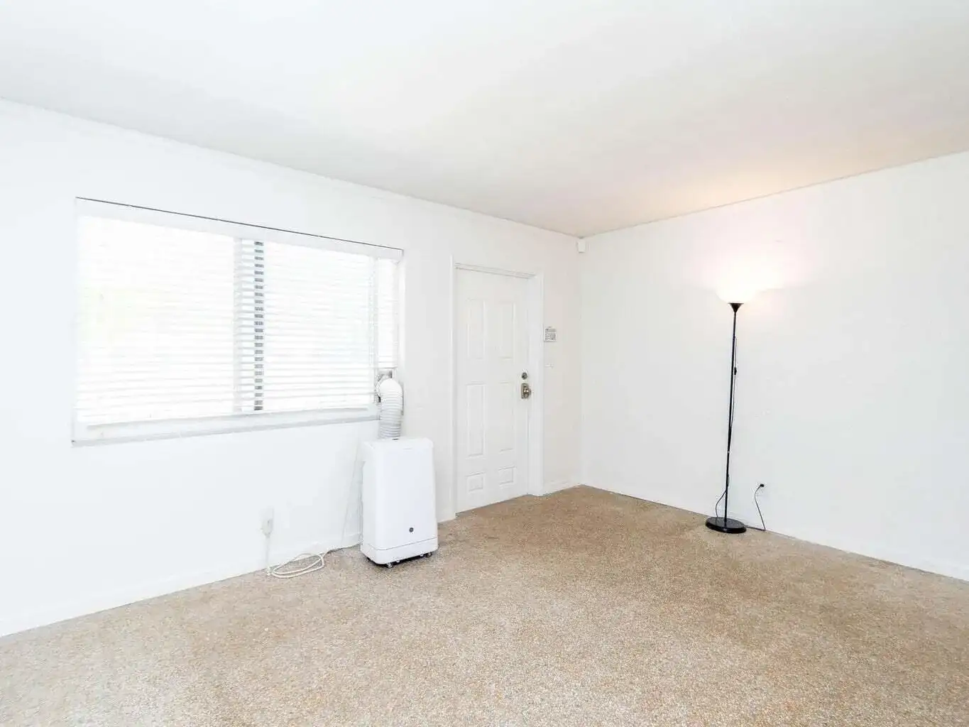 4230 NE 1st Terrace, Oakland Park FL 33334 photo 4