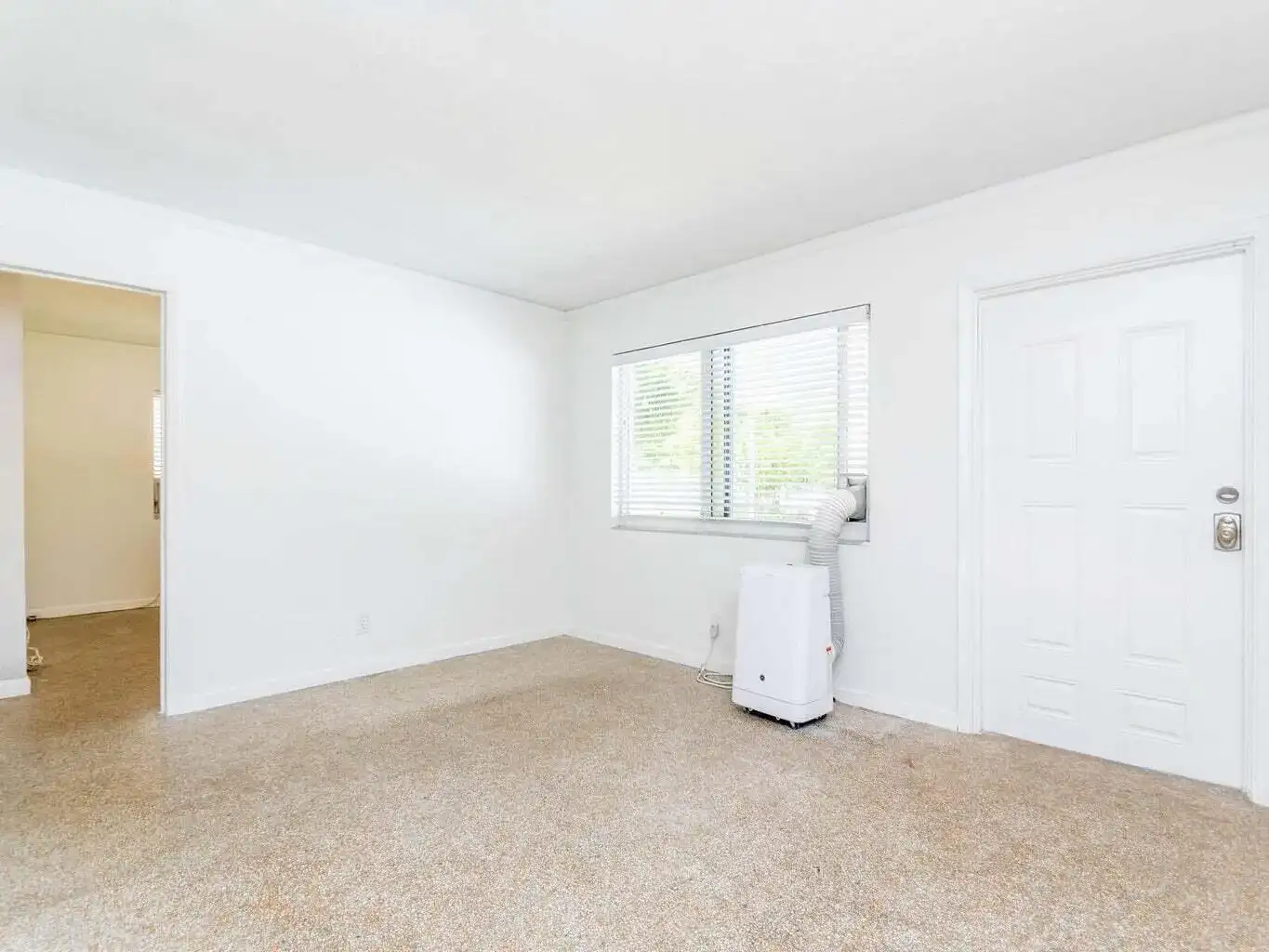 4230 NE 1st Terrace, Oakland Park FL 33334 photo 5