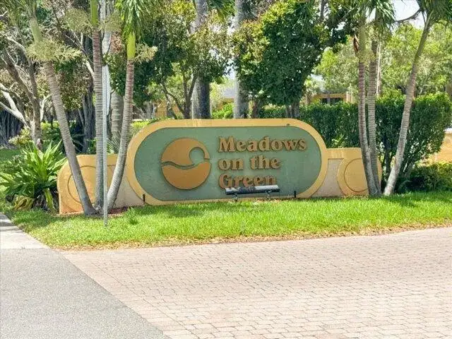 1104 Meadows Circle, Boynton Beach FL 33436 photo 3
