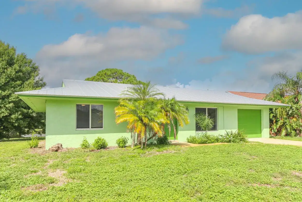 431 NE Julia Court, Jensen Beach FL 34957 photo 2