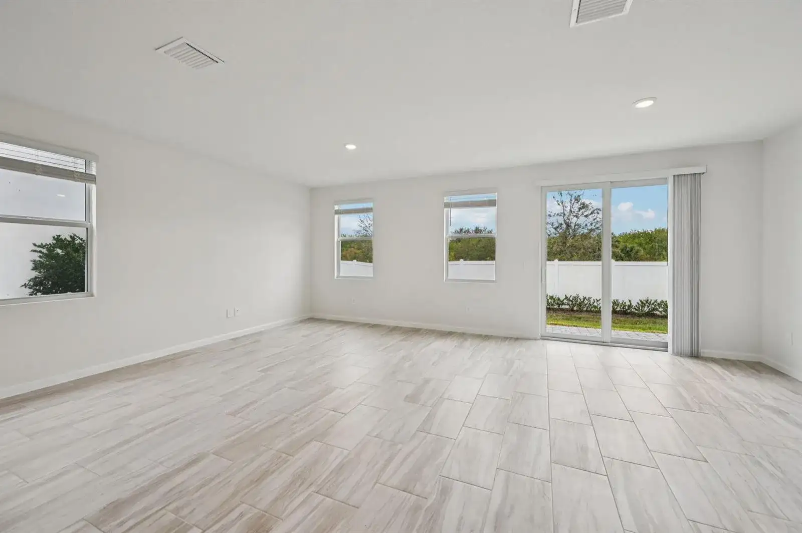 568 Salisbury Circle, Fort Pierce FL 34982 photo 5