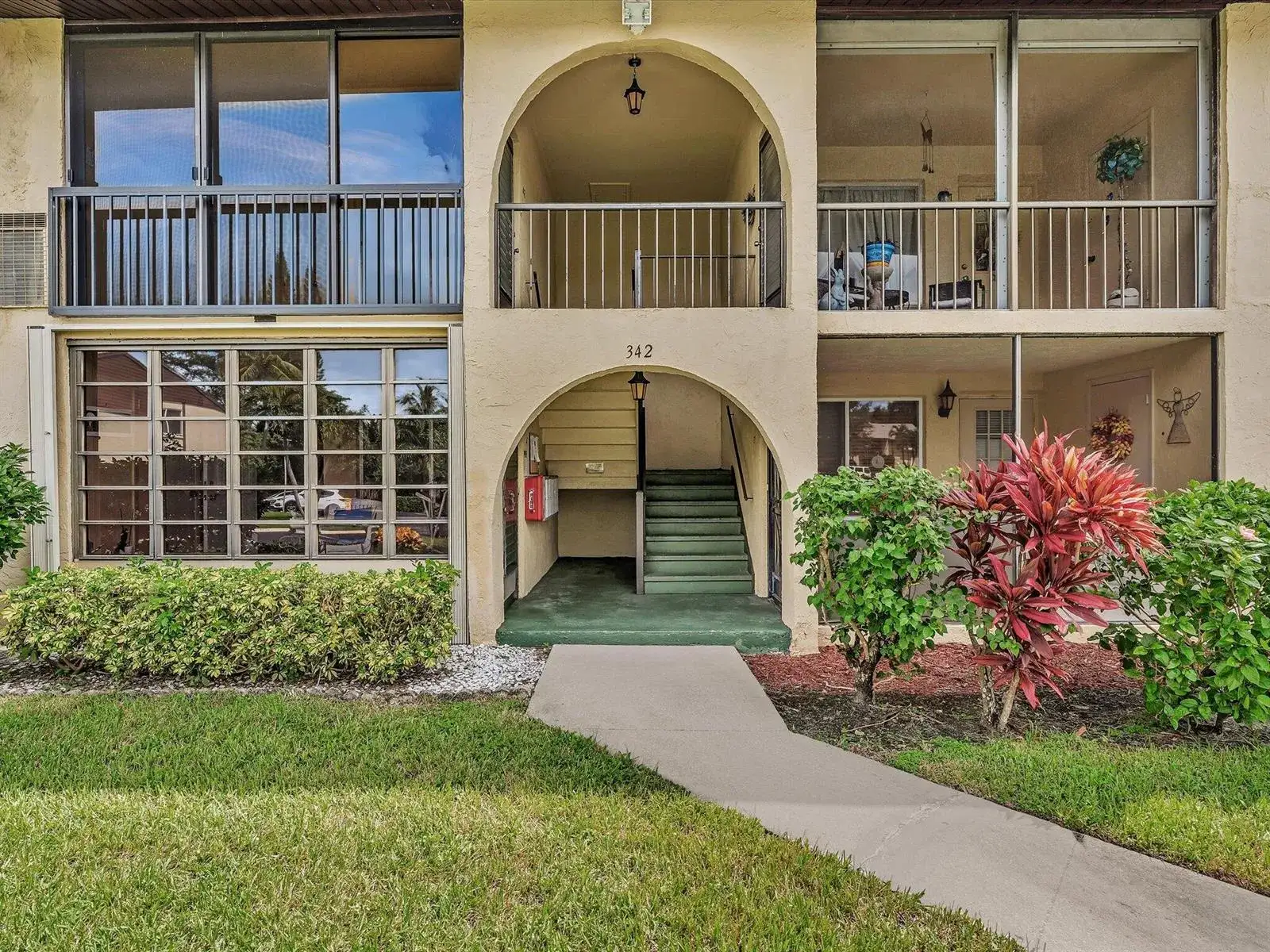 342 Pine Ridge Circle # 2, FL 33463 photo 3