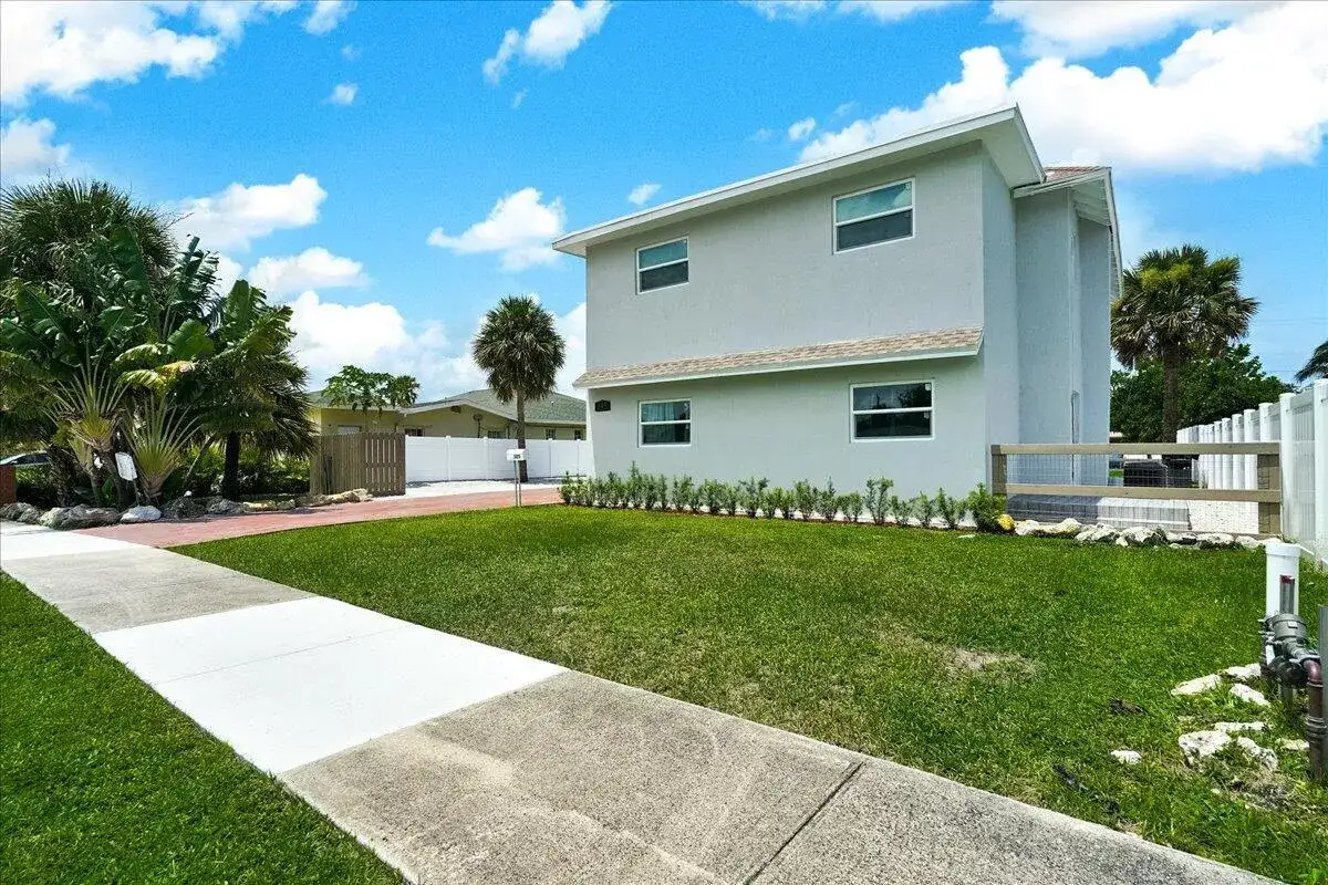 305 Cypress Drive E # 5, Lake Park FL 33403 photo 3
