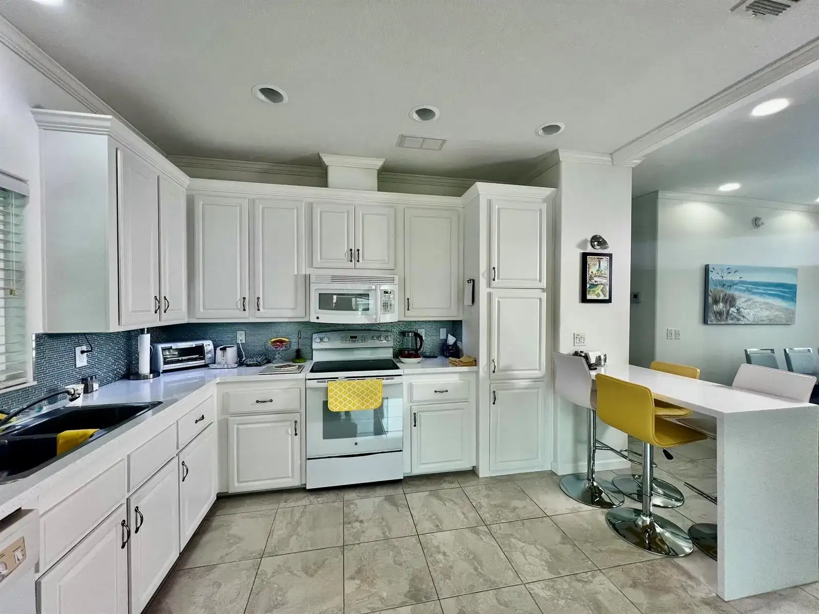 413 Hibiscus Drive, Deerfield Beach FL 33442 photo 2