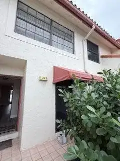 307 Liberty Court, Deerfield Beach FL 33442 photo 2