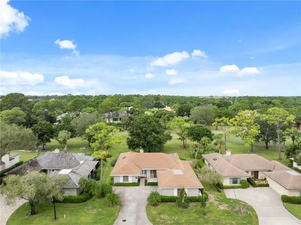 110 Prestwick Circle, Vero Beach FL 32967 photo 2