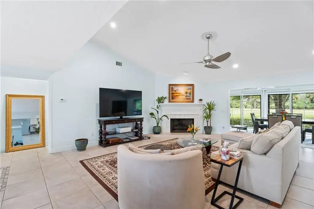 110 Prestwick Circle, Vero Beach FL 32967 photo 4