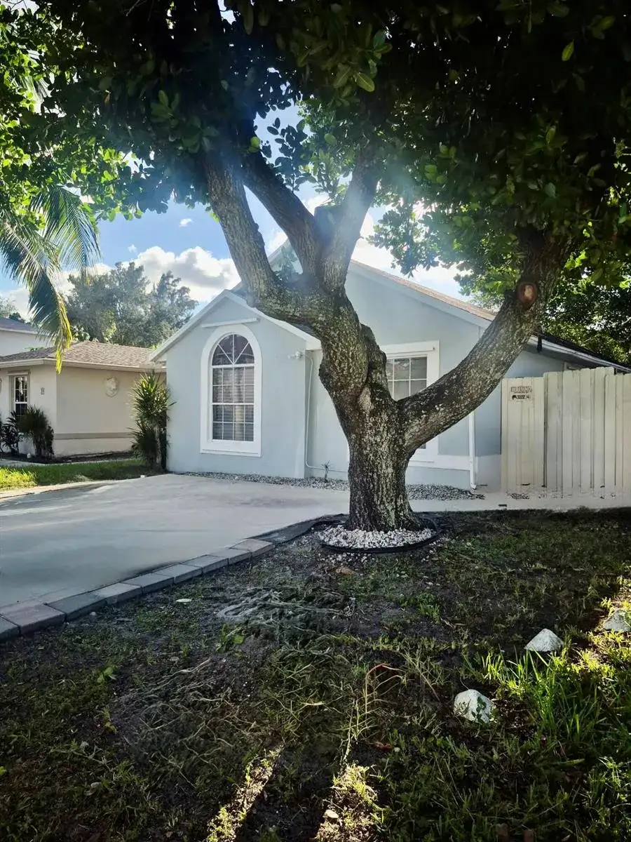 33 Plumage Lane, West Palm Beach FL 33415 photo 2