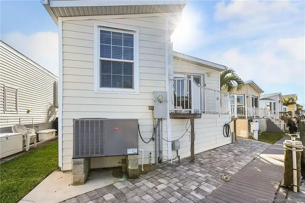 1092 Nettles Boulevard, Jensen Beach FL 34957 photo 3