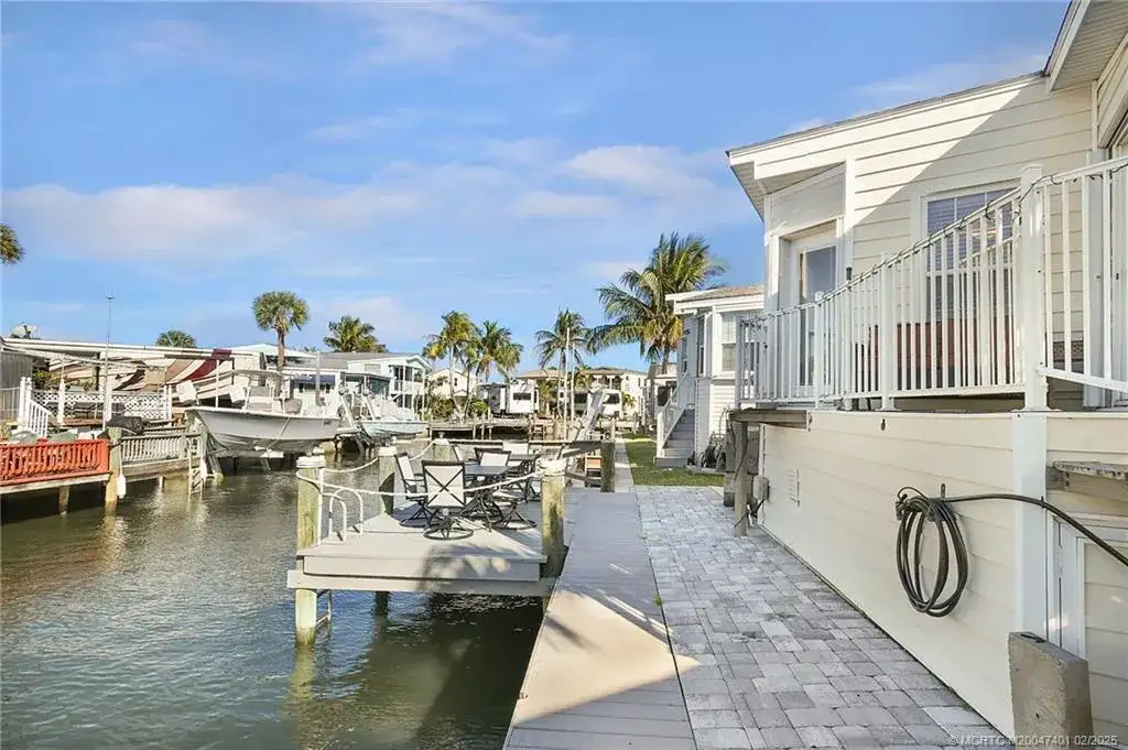 1092 Nettles Boulevard, Jensen Beach FL 34957 photo 4